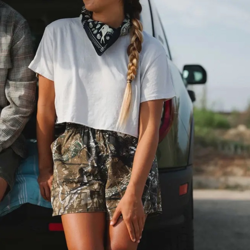Ariko Day Shorts in Real Tree camo unisex